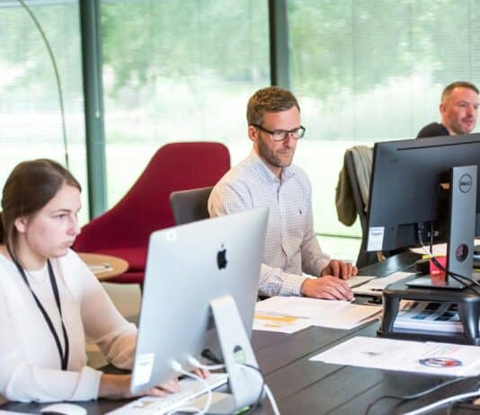 Die Handelsschule – der ideale Weg für Quereinsteiger in die kaufmännische Zukunft Handelsschule FSWI